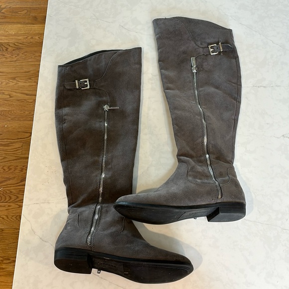 Express tall boot - Picture 2 of 9